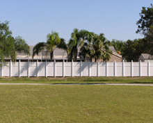 Fence - Surround your home, construction site or business with durable aluminum fences, wood fences, or chain-link fences, pvc from our company in Miami, Florida.